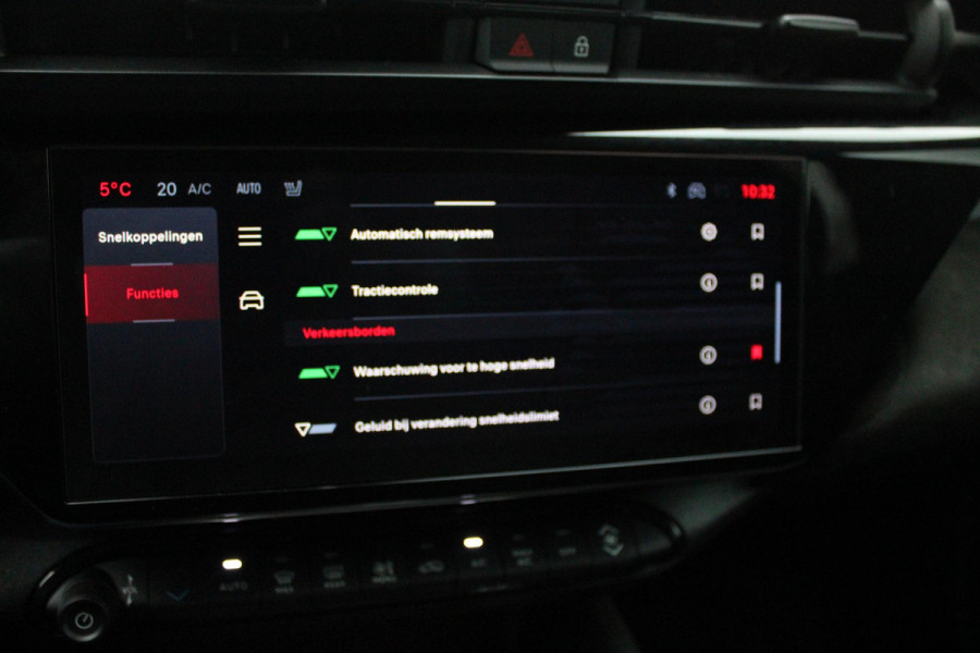 Alfa Romeo junior Elettrica VELOCE 280PK 54 kWh | SPORT PACK (SABELT SPORTSTOELEN ELEKTRISCH BEDIENBAAR OP DE BESTUURDERSSTOEL/STOEL VERWARMING/ALUMINIUM INSTAPLIJSTEN EN PEDALEN/PERFROMANCE STUURWIEL MET ALCANTARA/PERFORMANCE BODYKIT "PROGRESSO"/AMBIENT LIGHT/GETINTE ACHETRRUITEN | TECHNO PACK (LED MATRIX KOPLAMPEN/AUTOMATISCH DIMMENDE BINNENSPIEGEL/DRAADLOZE TELEFOONLADER/DODEHOEK DETECTIE/NAVIGATIE/ELEKTRISCH BEDIENBARE ACHTERKLEP/KEYLESS ENTRY/KEYLESS START/ADAPTIVE CRUISE CONTROL/ACHTERUITRIJ CAMERA) | DRAADLOZE APPLE CARPLAY/ANDROID AUTO | 20" LICHTMETALEN VELGEN "VENTI" | RODE RE