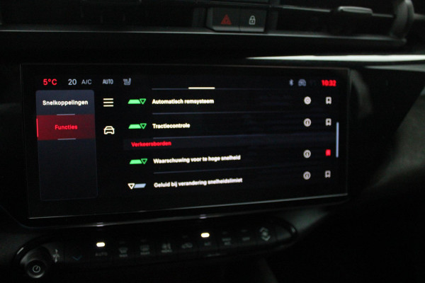 Alfa Romeo junior Elettrica VELOCE 280PK 54 kWh | SPORT PACK (SABELT SPORTSTOELEN ELEKTRISCH BEDIENBAAR OP DE BESTUURDERSSTOEL/STOEL VERWARMING/ALUMINIUM INSTAPLIJSTEN EN PEDALEN/PERFROMANCE STUURWIEL MET ALCANTARA/PERFORMANCE BODYKIT "PROGRESSO"/AMBIENT LIGHT/GETINTE ACHETRRUITEN | TECHNO PACK (LED MATRIX KOPLAMPEN/AUTOMATISCH DIMMENDE BINNENSPIEGEL/DRAADLOZE TELEFOONLADER/DODEHOEK DETECTIE/NAVIGATIE/ELEKTRISCH BEDIENBARE ACHTERKLEP/KEYLESS ENTRY/KEYLESS START/ADAPTIVE CRUISE CONTROL/ACHTERUITRIJ CAMERA) | DRAADLOZE APPLE CARPLAY/ANDROID AUTO | 20" LICHTMETALEN VELGEN "VENTI" | RODE RE