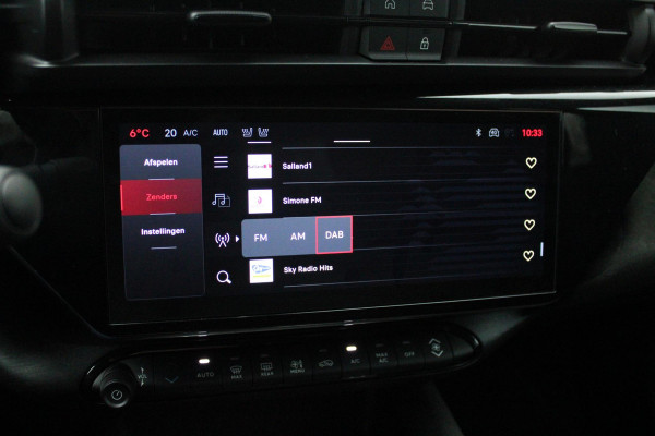 Alfa Romeo junior Elettrica VELOCE 280PK 54 kWh | SPORT PACK (SABELT SPORTSTOELEN ELEKTRISCH BEDIENBAAR OP DE BESTUURDERSSTOEL/STOEL VERWARMING/ALUMINIUM INSTAPLIJSTEN EN PEDALEN/PERFROMANCE STUURWIEL MET ALCANTARA/PERFORMANCE BODYKIT "PROGRESSO"/AMBIENT LIGHT/GETINTE ACHETRRUITEN | TECHNO PACK (LED MATRIX KOPLAMPEN/AUTOMATISCH DIMMENDE BINNENSPIEGEL/DRAADLOZE TELEFOONLADER/DODEHOEK DETECTIE/NAVIGATIE/ELEKTRISCH BEDIENBARE ACHTERKLEP/KEYLESS ENTRY/KEYLESS START/ADAPTIVE CRUISE CONTROL/ACHTERUITRIJ CAMERA) | DRAADLOZE APPLE CARPLAY/ANDROID AUTO | 20" LICHTMETALEN VELGEN "VENTI" | RODE RE