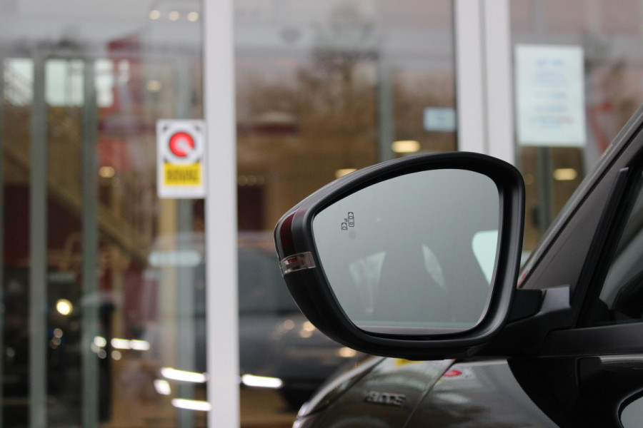 Alfa Romeo junior Elettrica VELOCE 280PK 54 kWh | SPORT PACK (SABELT SPORTSTOELEN ELEKTRISCH BEDIENBAAR OP DE BESTUURDERSSTOEL/STOEL VERWARMING/ALUMINIUM INSTAPLIJSTEN EN PEDALEN/PERFROMANCE STUURWIEL MET ALCANTARA/PERFORMANCE BODYKIT "PROGRESSO"/AMBIENT LIGHT/GETINTE ACHETRRUITEN | TECHNO PACK (LED MATRIX KOPLAMPEN/AUTOMATISCH DIMMENDE BINNENSPIEGEL/DRAADLOZE TELEFOONLADER/DODEHOEK DETECTIE/NAVIGATIE/ELEKTRISCH BEDIENBARE ACHTERKLEP/KEYLESS ENTRY/KEYLESS START/ADAPTIVE CRUISE CONTROL/ACHTERUITRIJ CAMERA) | DRAADLOZE APPLE CARPLAY/ANDROID AUTO | 20" LICHTMETALEN VELGEN "VENTI" | RODE RE