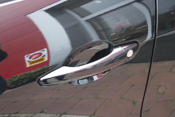 Alfa Romeo junior Elettrica VELOCE 280PK 54 kWh | SPORT PACK (SABELT SPORTSTOELEN ELEKTRISCH BEDIENBAAR OP DE BESTUURDERSSTOEL/STOEL VERWARMING/ALUMINIUM INSTAPLIJSTEN EN PEDALEN/PERFROMANCE STUURWIEL MET ALCANTARA/PERFORMANCE BODYKIT "PROGRESSO"/AMBIENT LIGHT/GETINTE ACHETRRUITEN | TECHNO PACK (LED MATRIX KOPLAMPEN/AUTOMATISCH DIMMENDE BINNENSPIEGEL/DRAADLOZE TELEFOONLADER/DODEHOEK DETECTIE/NAVIGATIE/ELEKTRISCH BEDIENBARE ACHTERKLEP/KEYLESS ENTRY/KEYLESS START/ADAPTIVE CRUISE CONTROL/ACHTERUITRIJ CAMERA) | DRAADLOZE APPLE CARPLAY/ANDROID AUTO | 20" LICHTMETALEN VELGEN "VENTI" | RODE RE