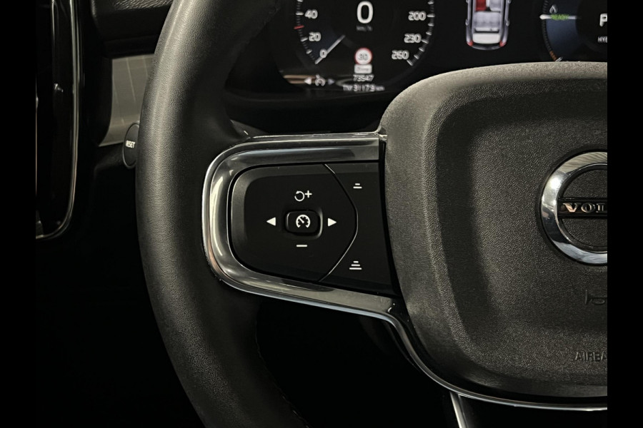 Volvo XC40 T4 RECHARGE PLUS DARK Trekhaak | Stoel-/stuurverwarming | Cruise control | Achteruitrij camera | Carplay