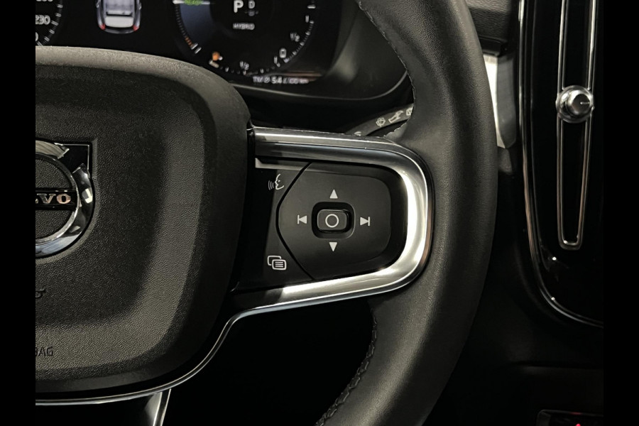 Volvo XC40 T4 RECHARGE PLUS DARK Trekhaak | Stoel-/stuurverwarming | Cruise control | Achteruitrij camera | Carplay