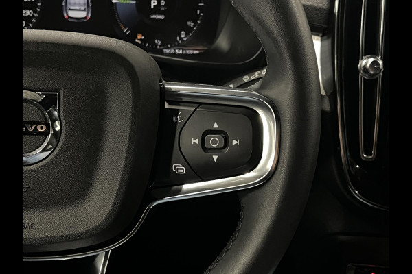 Volvo XC40 T4 RECHARGE PLUS DARK Trekhaak | Stoel-/stuurverwarming | Cruise control | Achteruitrij camera | Carplay