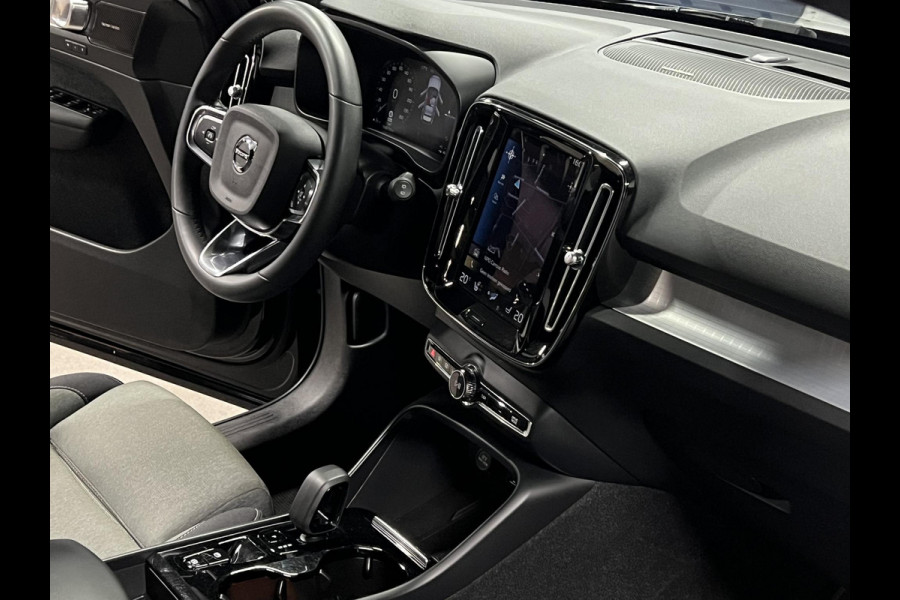 Volvo XC40 T4 RECHARGE PLUS DARK Trekhaak | Stoel-/stuurverwarming | Cruise control | Achteruitrij camera | Carplay