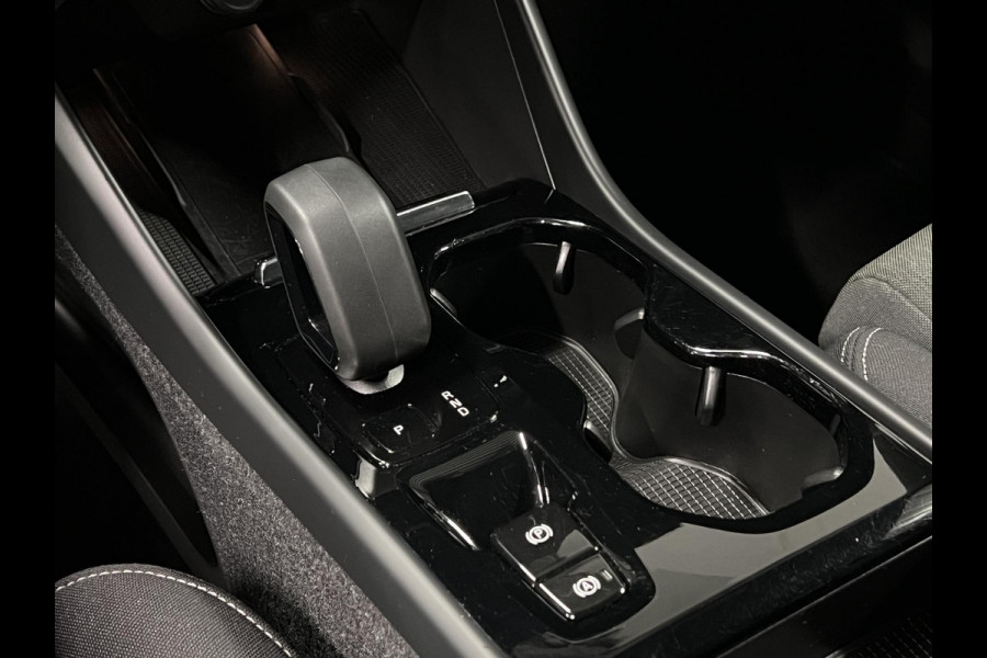 Volvo XC40 T4 RECHARGE PLUS DARK Trekhaak | Stoel-/stuurverwarming | Cruise control | Achteruitrij camera | Carplay