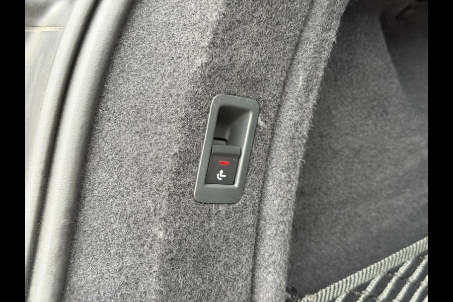 Audi A4 Avant 35 TFSI Competition S line Automaat | Panoramadak | Sfeerverlichting | LED verlichting | Climate & cruise control | Trekha