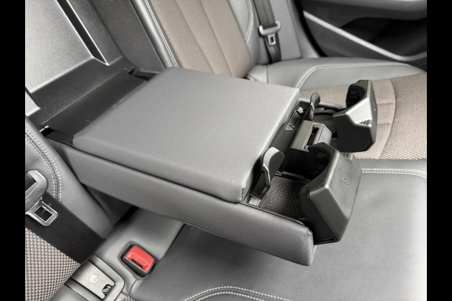 Audi A4 Avant 35 TFSI Competition S line Automaat | Panoramadak | Sfeerverlichting | LED verlichting | Climate & cruise control | Trekha