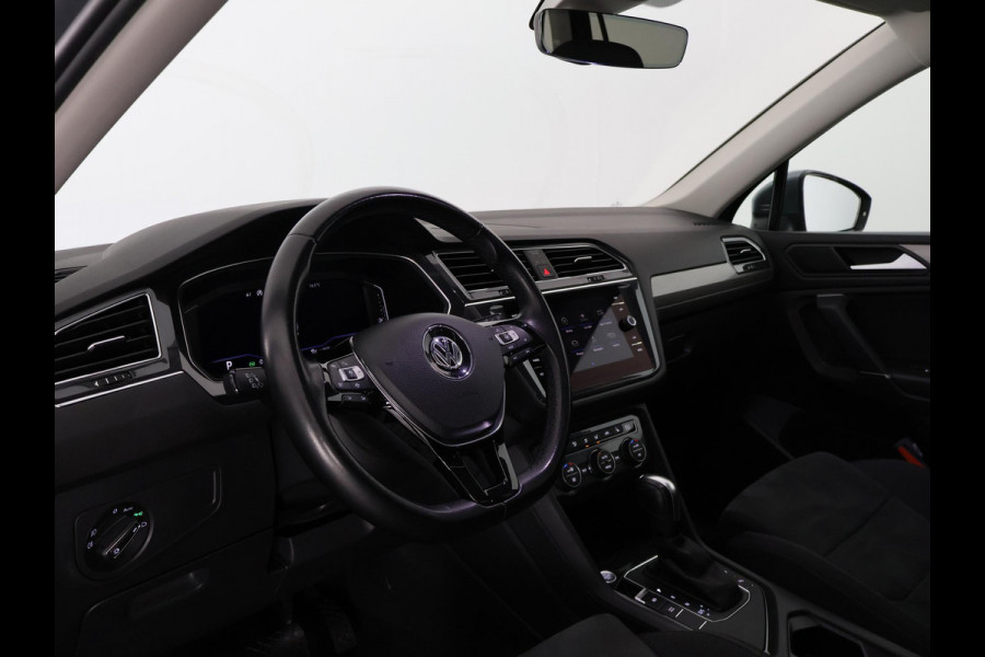 Volkswagen Tiguan Allspace 1.5 TSI AUTOMAAT.7 ZITS.GARANTIE 10-2030* PANODAK .PDC V+A. APPLE/ANDROID. STOELVERWARMING ETC ETC