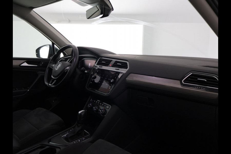 Volkswagen Tiguan Allspace 1.5 TSI AUTOMAAT.7 ZITS.GARANTIE 10-2030* PANODAK .PDC V+A. APPLE/ANDROID. STOELVERWARMING ETC ETC