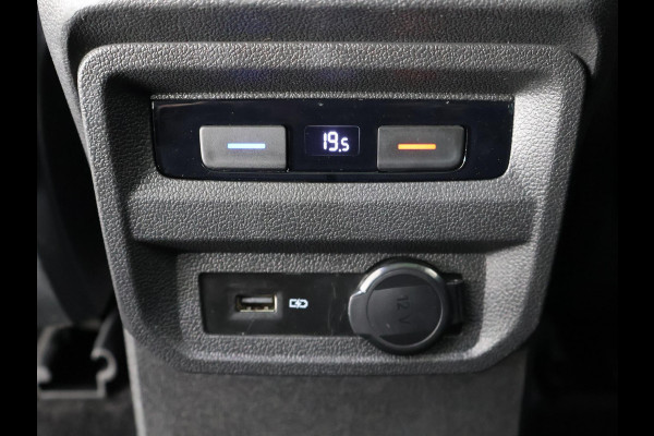 Volkswagen Tiguan Allspace 1.5 TSI AUTOMAAT.7 ZITS.GARANTIE 10-2030* PANODAK .PDC V+A. APPLE/ANDROID. STOELVERWARMING ETC ETC