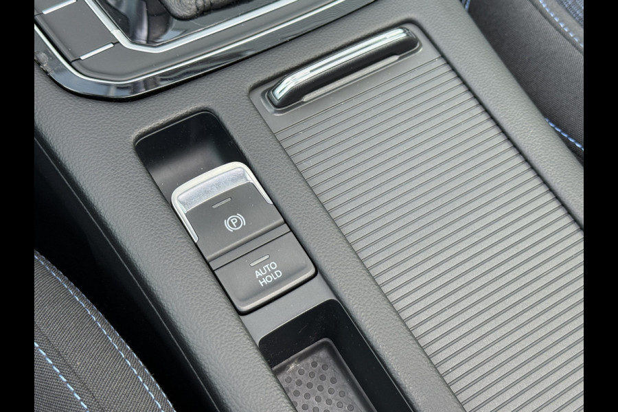 Volkswagen Passat Variant 1.4 TSI PHEV GTE Business | Panoramadak | Stoelmassage | Apple Carplay | Trekhaak