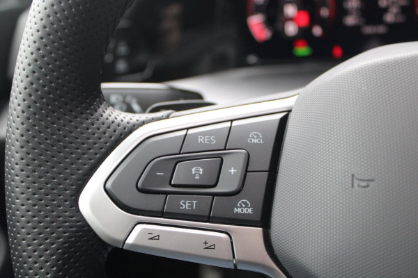 Volkswagen Golf 1.5 eTSI R-Line| Pano | HUD | HK | IQ | Elek trekhaak