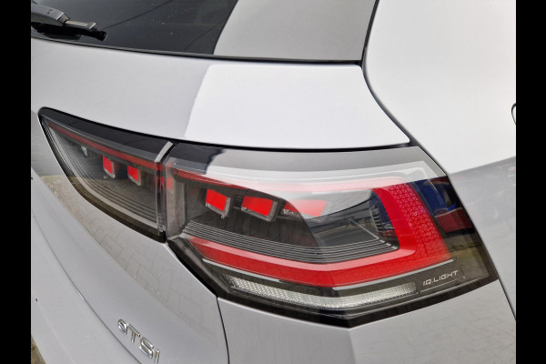 Volkswagen Golf 8.5 1.5 eHybrid 50 Edition /Panoramadak /Winterpakket