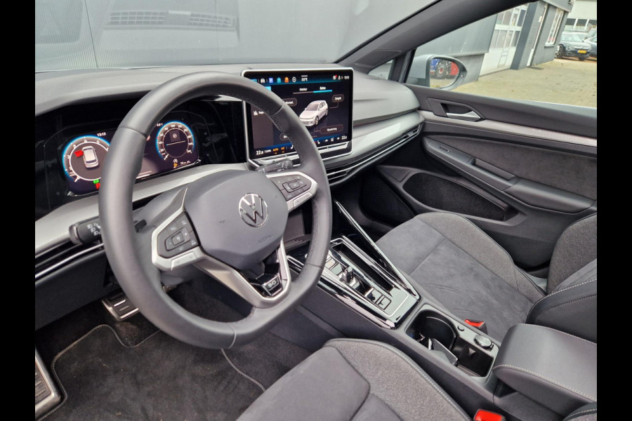Volkswagen Golf 8.5 1.5 eHybrid 50 Edition /Panoramadak /Winterpakket