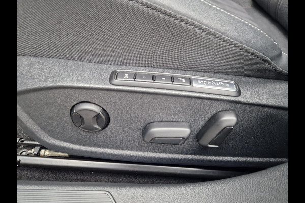 Volkswagen Golf 8.5 1.5 eHybrid 50 Edition /Panoramadak /Winterpakket