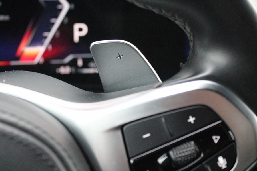 BMW 3-serie 330e 292PK xDRIVE | PANORAMISCH SCHUIF/KANTEL DAK | M-SPORT PRO-PAKKET | M-SPORT REMMEN UITGEVOERD IN DONKERBLAUW MET M LOGO | BMW LIVE COCKPIT PROFESSIONAL | CURVED DISPLAY |DRIVING ASSISTANT INCL. HEAD-UP DISPLAY | PARKING ASSIST INCL. ACHTERUITRIJCAMERA | ADAPTIEVE LED KOPLAMPEN |SHADOW LINE | M-SPORTSTOELEN VOOR | LEDER VERNASCA MET CONTRAST STIKSELS M-SPORT | STOEL VERWARMING | DRAADLOZE APPLE CARPLAY | ELEKTRISCH VERSTELBARE STOELEN MET GEHEUGEN FUNCTIE | HEAD UP DISPLAY | DRAADLOZE TELEFOONLADER | DODEHOEK BEWAKING | COMFORT PACK INCL. ELEKTRISCHE ACHTERKLEP | A