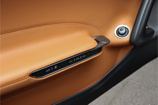 Ferrari GTC4 Lusso Turbo 3.9 V8 **APPROVED/Lift/360 camera/Pano/Ceramic/Carplay/20**