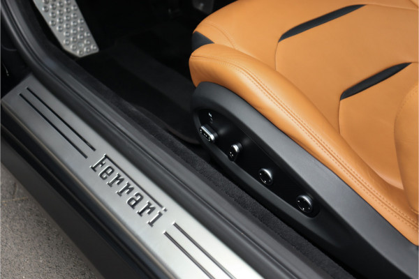 Ferrari GTC4 Lusso Turbo 3.9 V8 **APPROVED/Lift/360 camera/Pano/Ceramic/Carplay/20**