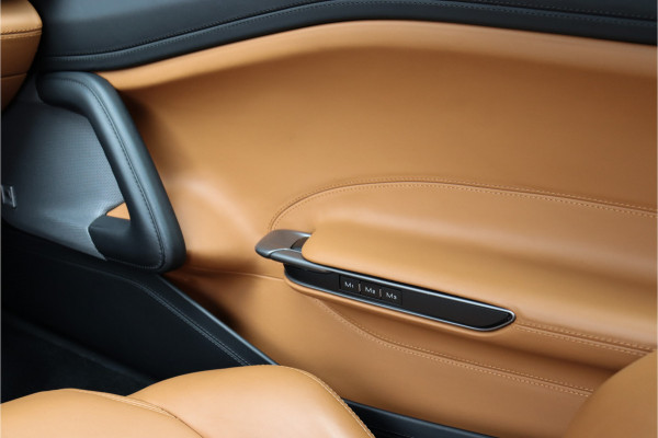 Ferrari GTC4 Lusso Turbo 3.9 V8 **APPROVED/Lift/360 camera/Pano/Ceramic/Carplay/20**