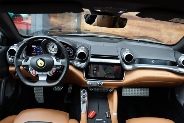 Ferrari GTC4 Lusso Turbo 3.9 V8 **APPROVED/Lift/360 camera/Pano/Ceramic/Carplay/20**