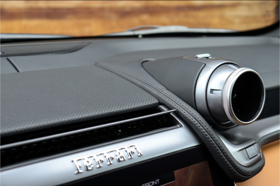 Ferrari GTC4 Lusso Turbo 3.9 V8 **APPROVED/Lift/360 camera/Pano/Ceramic/Carplay/20**