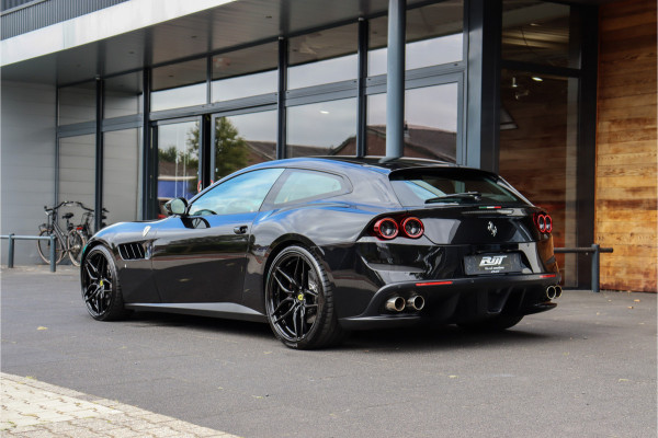 Ferrari GTC4 Lusso Turbo 3.9 V8 **APPROVED/Lift/360 camera/Pano/Ceramic/Carplay/20**