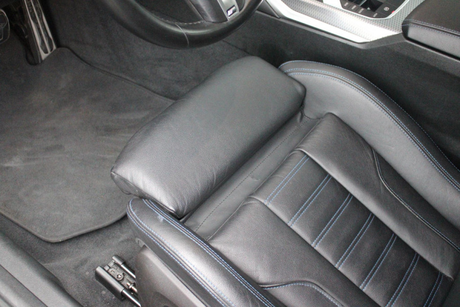 BMW 3-serie 330e 292PK xDRIVE | PANORAMISCH SCHUIF/KANTEL DAK | M-SPORT PRO-PAKKET | M-SPORT REMMEN UITGEVOERD IN DONKERBLAUW MET M LOGO | BMW LIVE COCKPIT PROFESSIONAL | CURVED DISPLAY |DRIVING ASSISTANT INCL. HEAD-UP DISPLAY | PARKING ASSIST INCL. ACHTERUITRIJCAMERA | ADAPTIEVE LED KOPLAMPEN |SHADOW LINE | M-SPORTSTOELEN VOOR | LEDER VERNASCA MET CONTRAST STIKSELS M-SPORT | STOEL VERWARMING | DRAADLOZE APPLE CARPLAY | ELEKTRISCH VERSTELBARE STOELEN MET GEHEUGEN FUNCTIE | HEAD UP DISPLAY | DRAADLOZE TELEFOONLADER | DODEHOEK BEWAKING | COMFORT PACK INCL. ELEKTRISCHE ACHTERKLEP | A