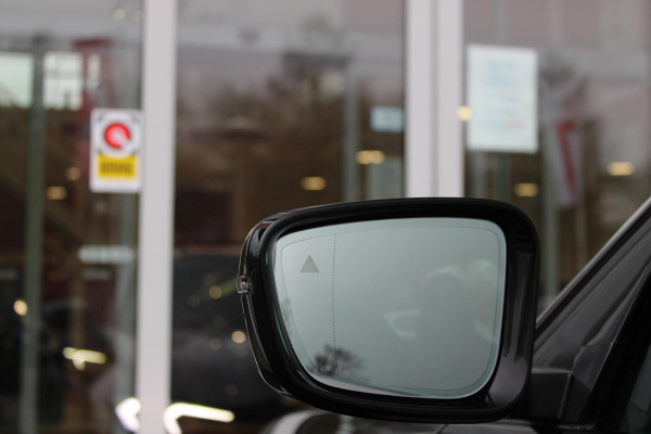 BMW 3-serie 330e 292PK xDRIVE | PANORAMISCH SCHUIF/KANTEL DAK | M-SPORT PRO-PAKKET | M-SPORT REMMEN UITGEVOERD IN DONKERBLAUW MET M LOGO | BMW LIVE COCKPIT PROFESSIONAL | CURVED DISPLAY |DRIVING ASSISTANT INCL. HEAD-UP DISPLAY | PARKING ASSIST INCL. ACHTERUITRIJCAMERA | ADAPTIEVE LED KOPLAMPEN |SHADOW LINE | M-SPORTSTOELEN VOOR | LEDER VERNASCA MET CONTRAST STIKSELS M-SPORT | STOEL VERWARMING | DRAADLOZE APPLE CARPLAY | ELEKTRISCH VERSTELBARE STOELEN MET GEHEUGEN FUNCTIE | HEAD UP DISPLAY | DRAADLOZE TELEFOONLADER | DODEHOEK BEWAKING | COMFORT PACK INCL. ELEKTRISCHE ACHTERKLEP | A