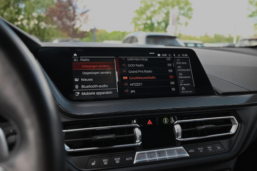 BMW 1-serie M135i xDrive High Executive 306 PK Dealer o.h. Adaptive Head Up Camera Keyless 18''