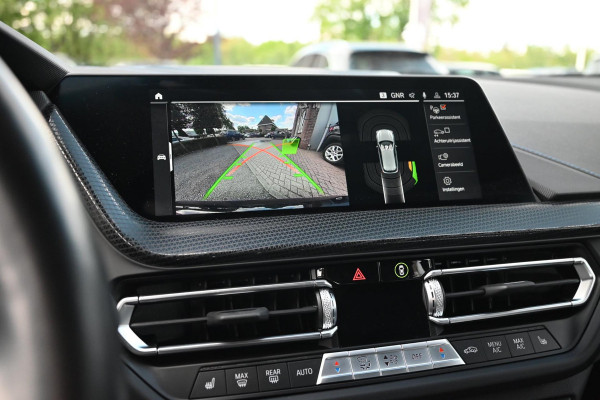 BMW 1-serie M135i xDrive High Executive 306 PK Dealer o.h. Adaptive Head Up Camera Keyless 18''