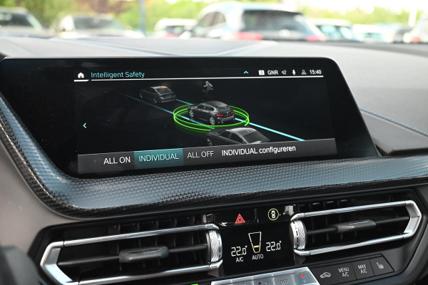 BMW 1-serie M135i xDrive High Executive 306 PK Dealer o.h. Adaptive Head Up Camera Keyless 18''