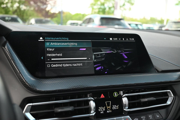 BMW 1-serie M135i xDrive High Executive 306 PK Dealer o.h. Adaptive Head Up Camera Keyless 18''