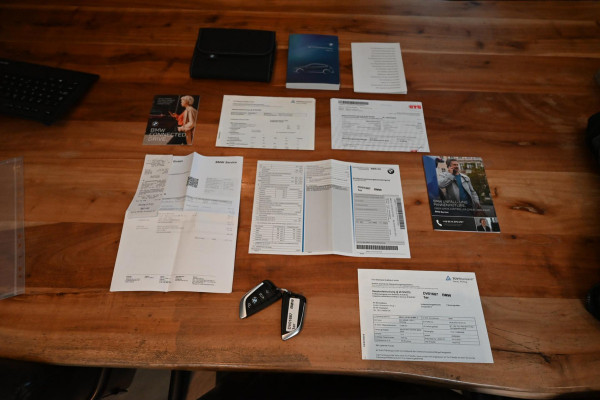 BMW 1-serie M135i xDrive High Executive 306 PK Dealer o.h. Adaptive Head Up Camera Keyless 18''