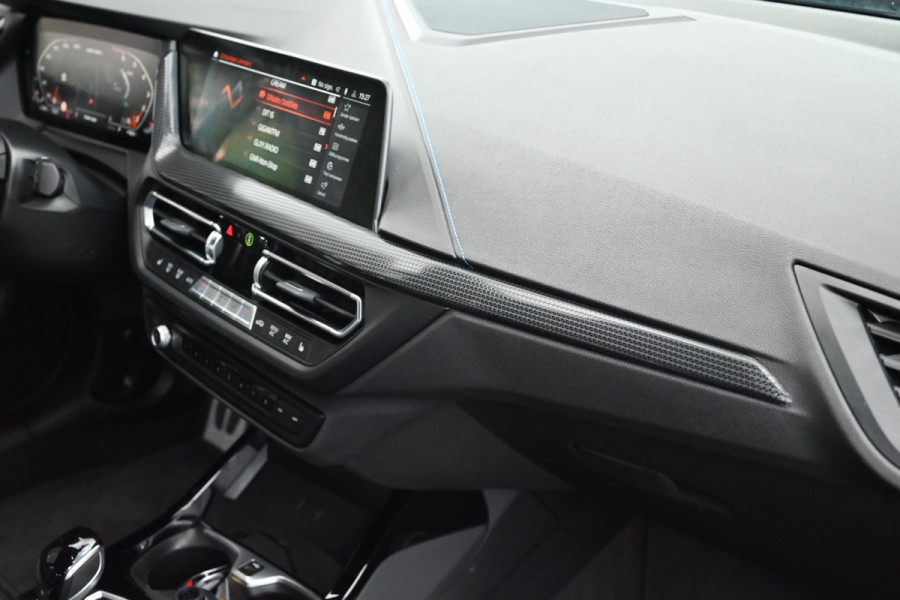 BMW 1-serie M135i xDrive High Executive 306 PK Dealer o.h. Adaptive Head Up Camera Keyless 18''