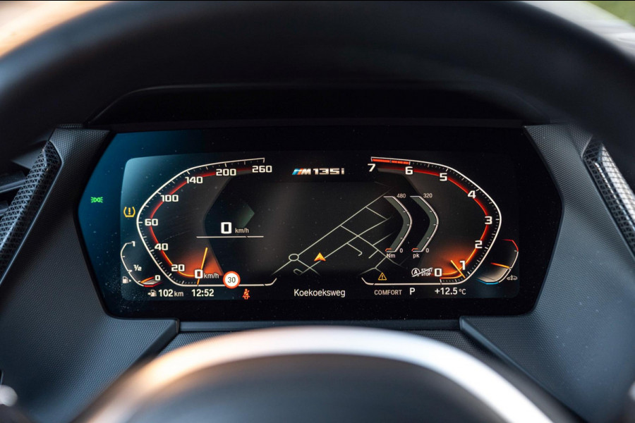 BMW 1-serie M135i xDrive High Executive 306 PK Dealer o.h. Adaptive Head Up Camera Keyless 18''