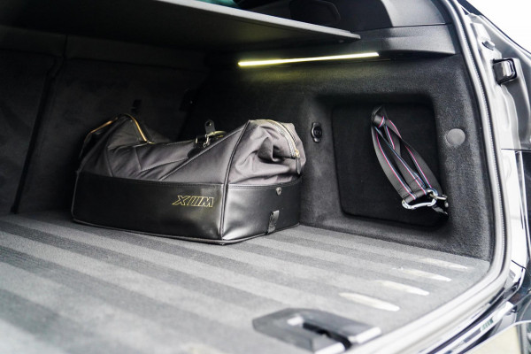 BMW XM PHEV 30 kWh | 687 PK | Iconic Glow | Skylounge | Massage | 360 Cam | Drive assistant | Stuurwielverwarming | Sportuitlaat |