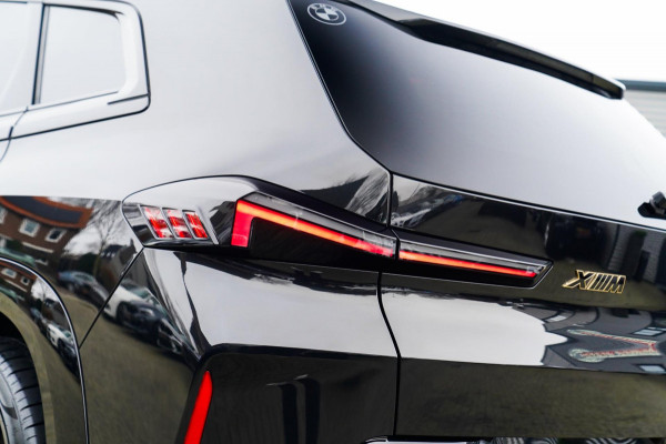 BMW XM PHEV 30 kWh | 687 PK | Iconic Glow | Skylounge | Massage | 360 Cam | Drive assistant | Stuurwielverwarming | Sportuitlaat |