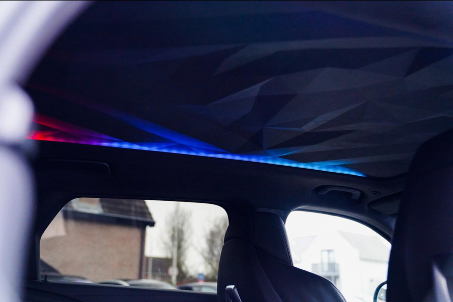 BMW XM PHEV 30 kWh | 687 PK | Iconic Glow | Skylounge | Massage | 360 Cam | Drive assistant | Stuurwielverwarming | Sportuitlaat |