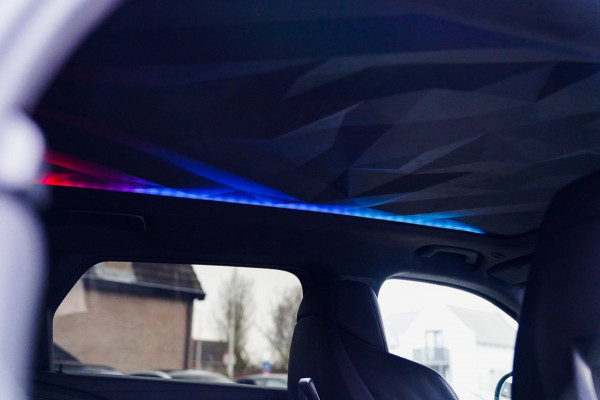 BMW XM PHEV 30 kWh | 687 PK | Iconic Glow | Skylounge | Massage | 360 Cam | Drive assistant | Stuurwielverwarming | Sportuitlaat |