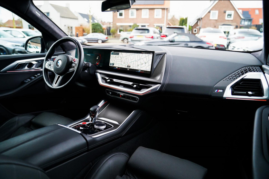 BMW XM PHEV 30 kWh | 687 PK | Iconic Glow | Skylounge | Massage | 360 Cam | Drive assistant | Stuurwielverwarming | Sportuitlaat |