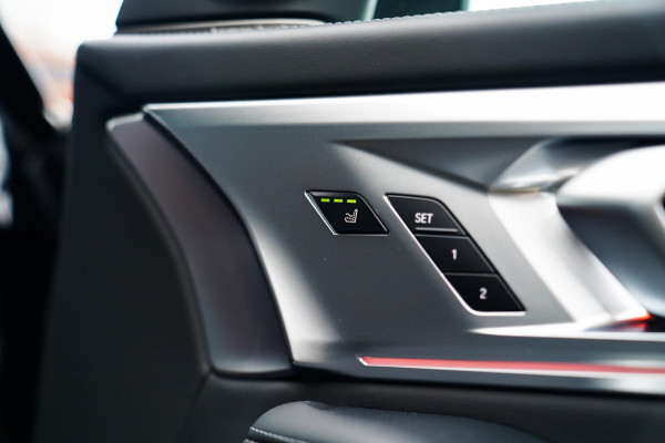 BMW XM PHEV 30 kWh | 687 PK | Iconic Glow | Skylounge | Massage | 360 Cam | Drive assistant | Stuurwielverwarming | Sportuitlaat |