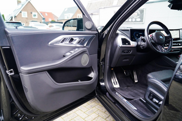 BMW XM PHEV 30 kWh | 687 PK | Iconic Glow | Skylounge | Massage | 360 Cam | Drive assistant | Stuurwielverwarming | Sportuitlaat |