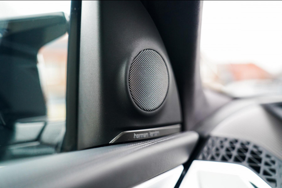 BMW XM PHEV 30 kWh | 687 PK | Iconic Glow | Skylounge | Massage | 360 Cam | Drive assistant | Stuurwielverwarming | Sportuitlaat |