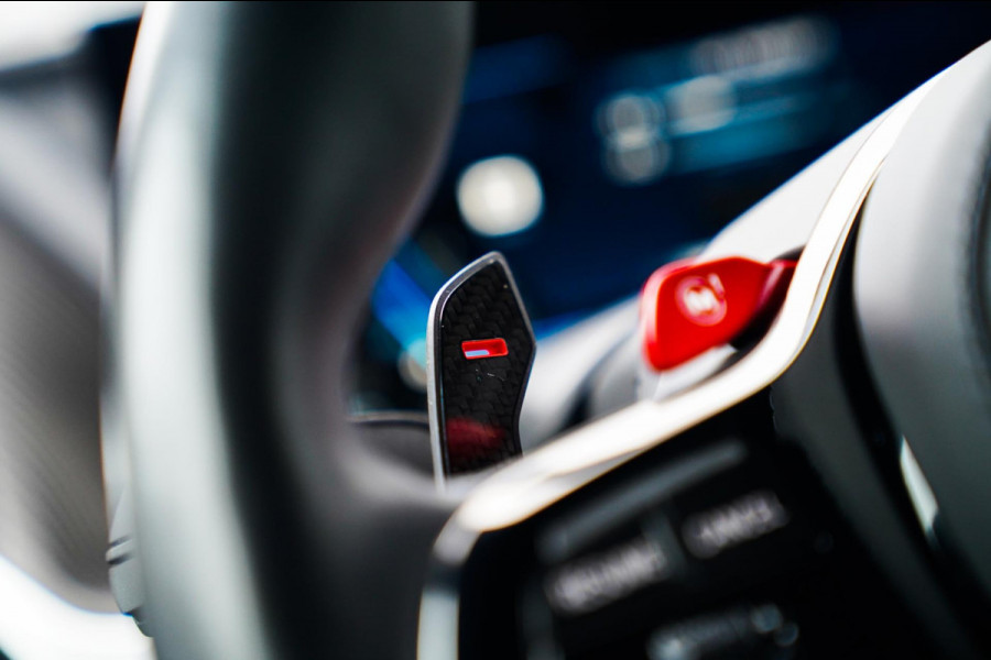 BMW XM PHEV 30 kWh | 687 PK | Iconic Glow | Skylounge | Massage | 360 Cam | Drive assistant | Stuurwielverwarming | Sportuitlaat |