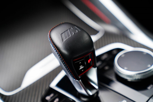 BMW XM PHEV 30 kWh | 687 PK | Iconic Glow | Skylounge | Massage | 360 Cam | Drive assistant | Stuurwielverwarming | Sportuitlaat |