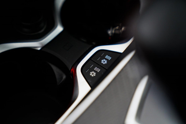 BMW XM PHEV 30 kWh | 687 PK | Iconic Glow | Skylounge | Massage | 360 Cam | Drive assistant | Stuurwielverwarming | Sportuitlaat |