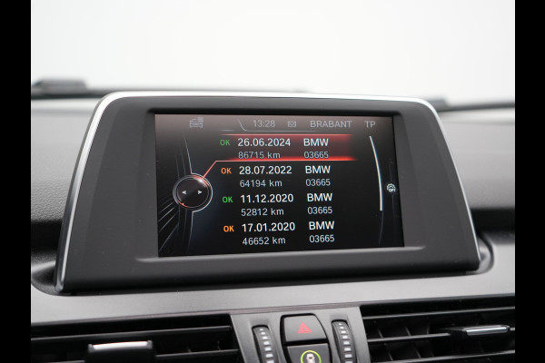 BMW 2 Serie Active Tourer 218i High Executive 136pk Dealer O.H. | Panodak | Voorstoelen Verwarmd | Keyless | LED Koplampen | Cruise Control | Navigatie |