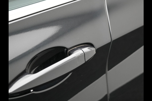 BMW 2 Serie Active Tourer 218i High Executive 136pk Dealer O.H. | Panodak | Voorstoelen Verwarmd | Keyless | LED Koplampen | Cruise Control | Navigatie |