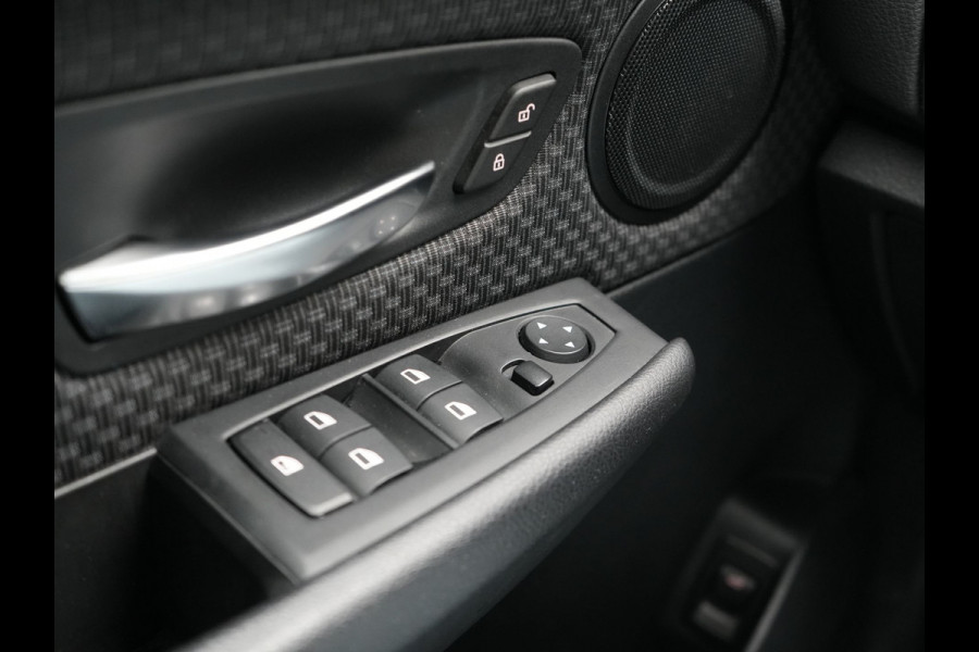 BMW 2 Serie Active Tourer 218i High Executive 136pk Dealer O.H. | Panodak | Voorstoelen Verwarmd | Keyless | LED Koplampen | Cruise Control | Navigatie |